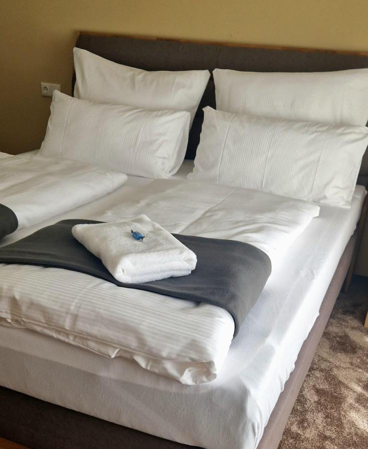 Hotel Rhin Inn Fehrbellin Екстер'єр фото