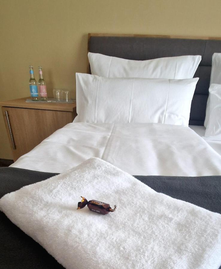 Hotel Rhin Inn Fehrbellin Екстер'єр фото