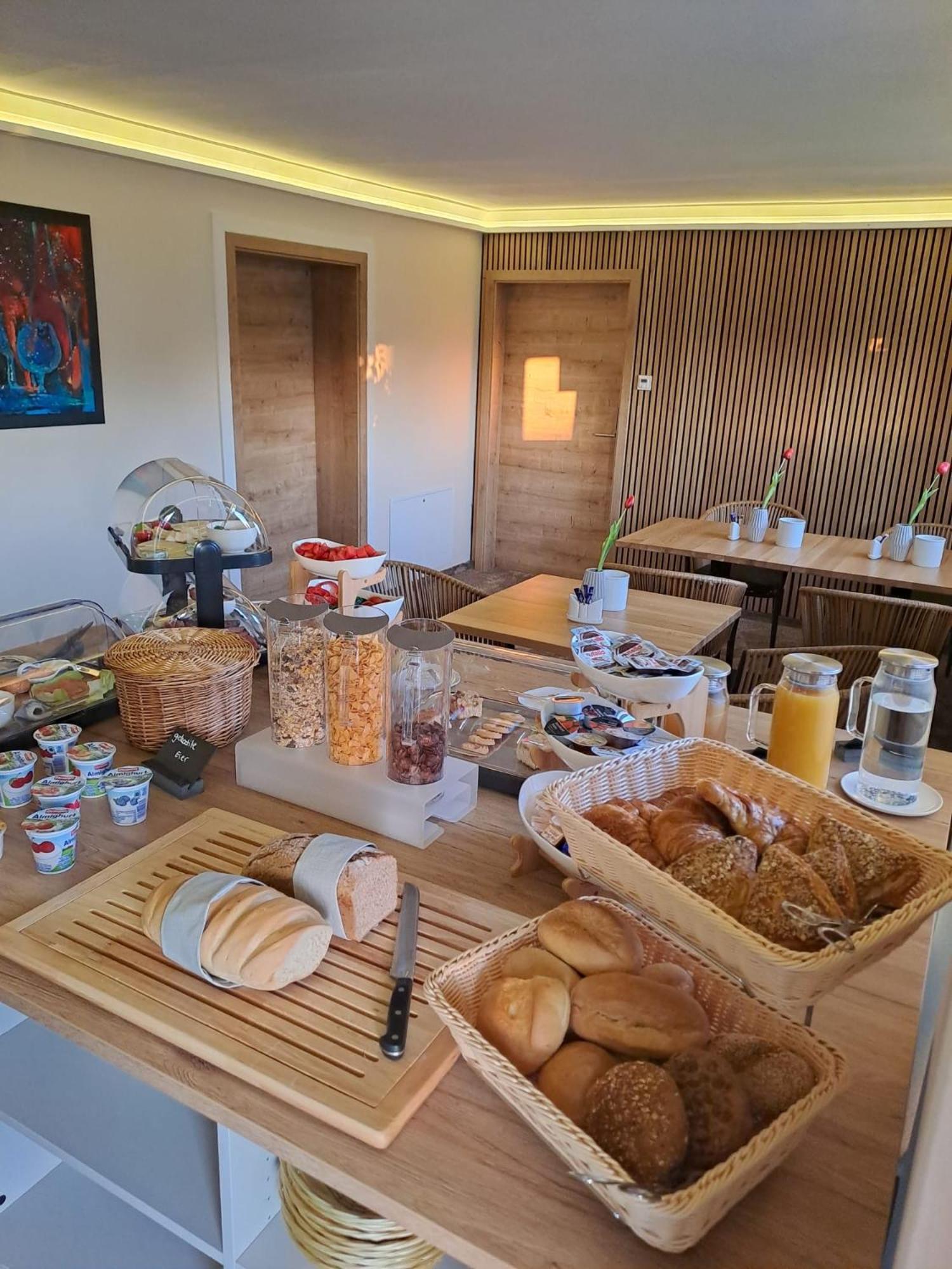 Hotel Rhin Inn Fehrbellin Екстер'єр фото